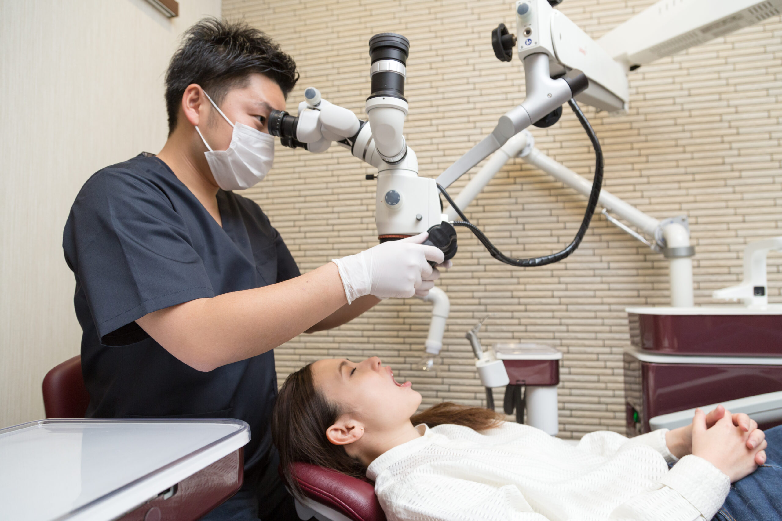 ココロデンタル恵比寿マイクロスコープでの治療