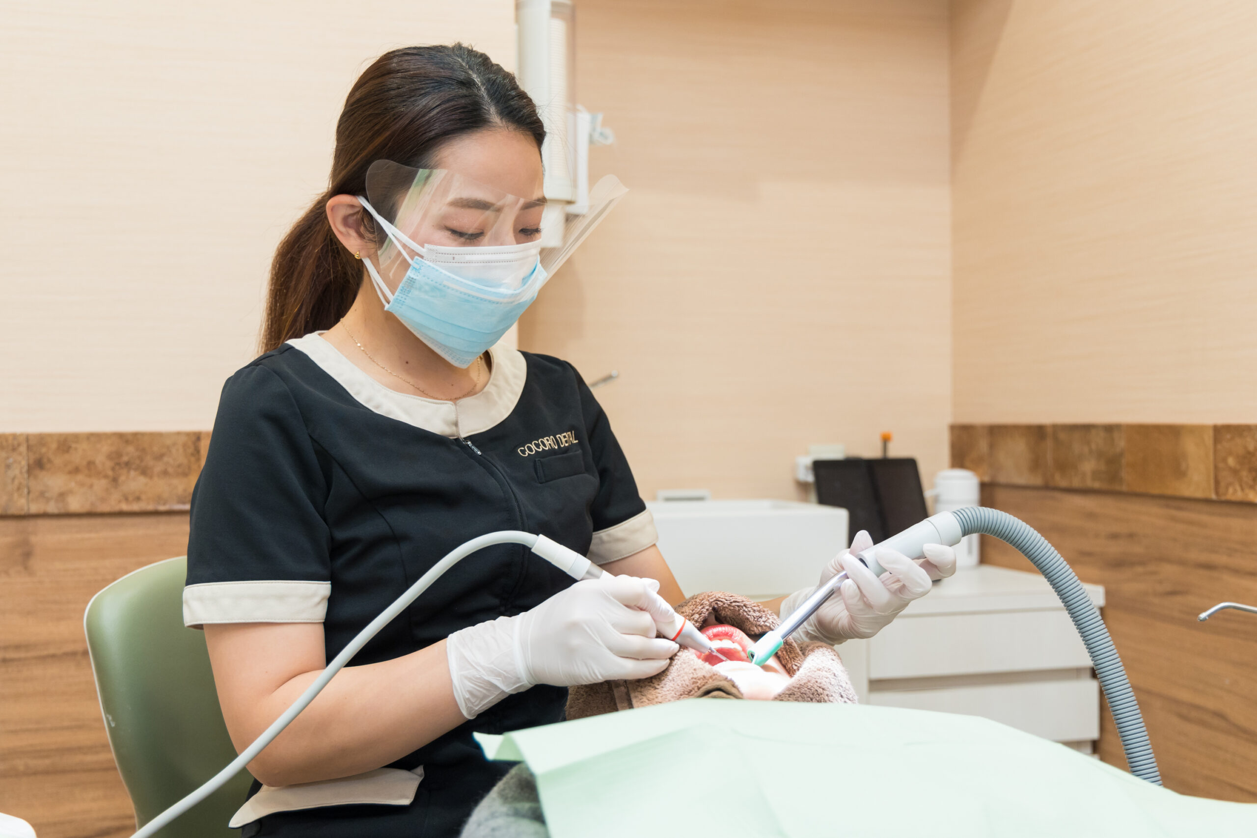 担当の歯科衛生士がメンテン餡巣をメンテナンスを行っています